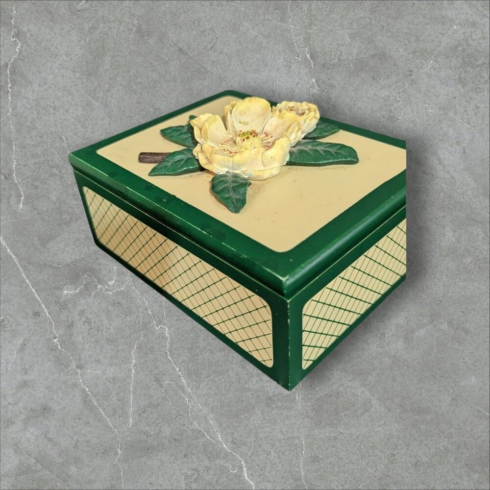 vintage Handpainted Green  Cream trinket jewelry ‎ Box With 3D Magnolia Flower